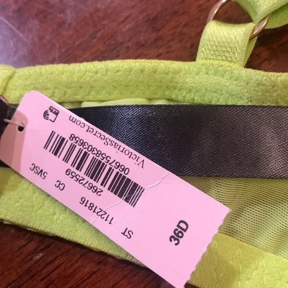 Absolutely stunning salad neon Victoria’s Secret 36 D lace sexy bra with lace